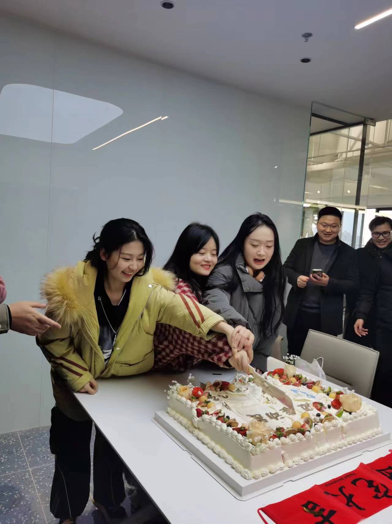 上海邁維動(dòng)漫科技有限公司喜迎新年喬遷之喜：立足新起點(diǎn)，開啟新征程！(圖13)